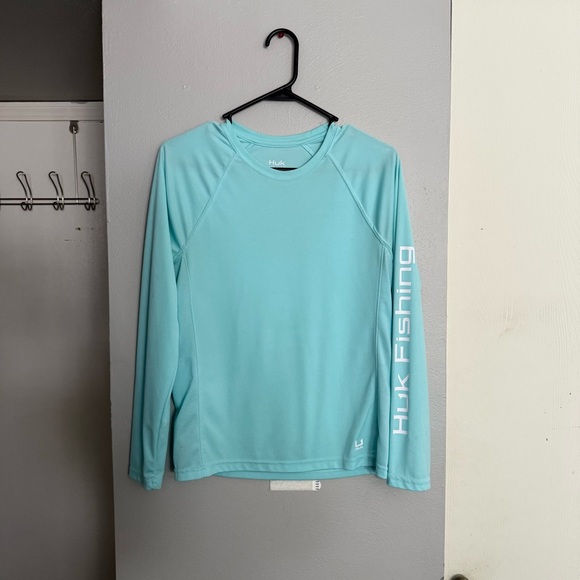 Huk Women’s Fishing Aqua Long Sleeve Shirt - Picture 1 of 4